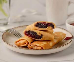 Млинці з вишнею та маком Млинці з вишнею та маком