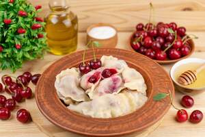 Вареники з вишнею Вареники з вишнею